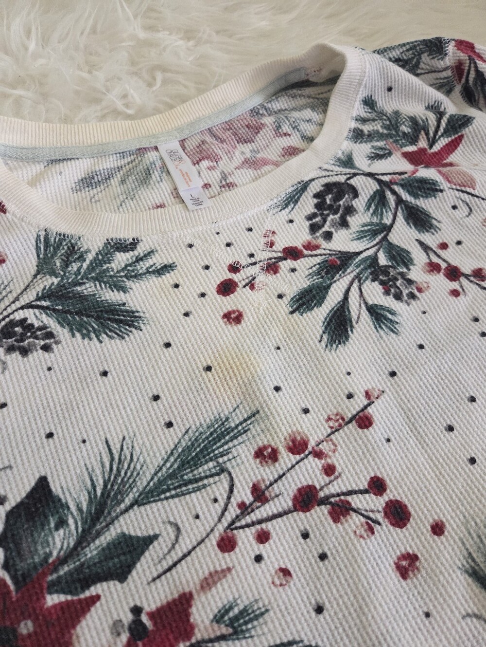 Women's Matching Top & Bottom Mistletoe Holiday Pajama Set - Picture 11 of 11